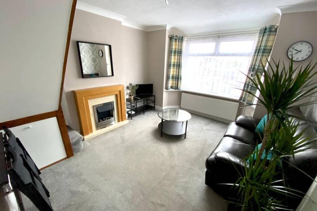 Spacious 2 Bed Apt Sleeps 4 Near Bournemouth Beach Luaran gambar